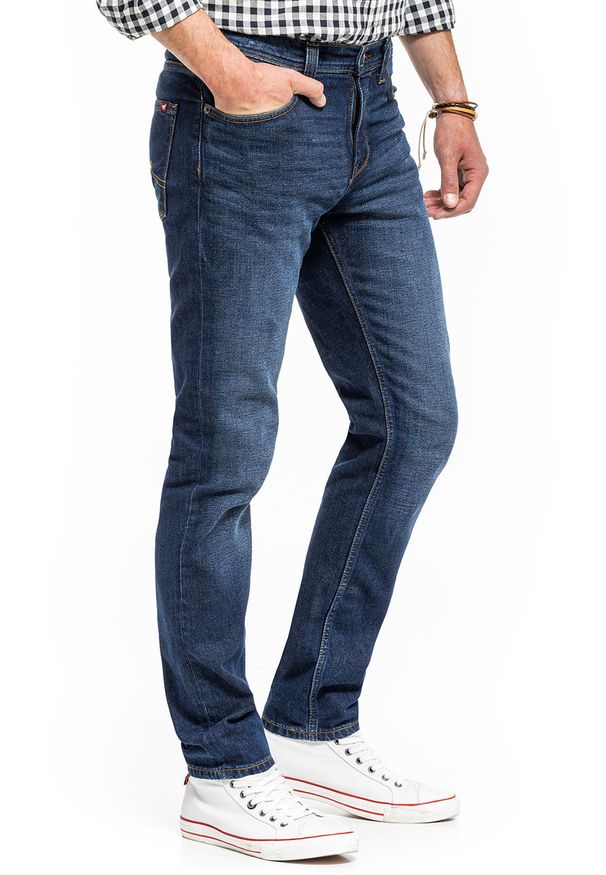 Mustang - MUSTANG VEGAS MĘSKIE SPODNIE JEANSOWE DENIM BLUE 1014039 5000 982. Okazja: na co dzień, na spotkanie biznesowe, na randkę. Stan: obniżony. Sezon: lato, wiosna. Styl: elegancki, sportowy, biznesowy, klasyczny, casual