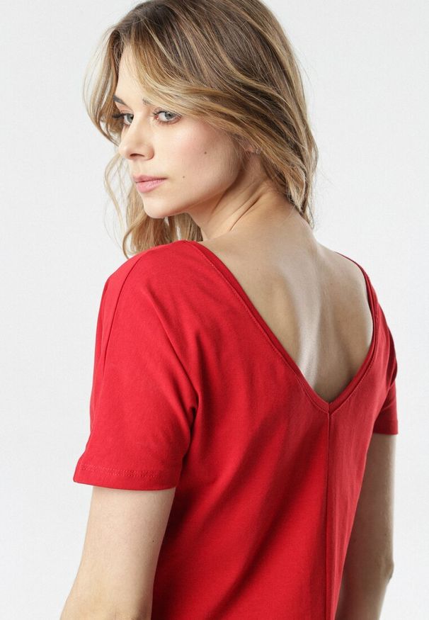 Born2be - Czerwony T-shirt Laigana. Kolor: czerwony