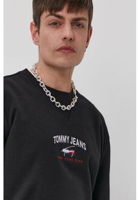 Tommy Jeans - Bluza bawełniana. Okazja: na co dzień. Kolor: czarny. Materiał: bawełna. Wzór: aplikacja. Styl: casual #4