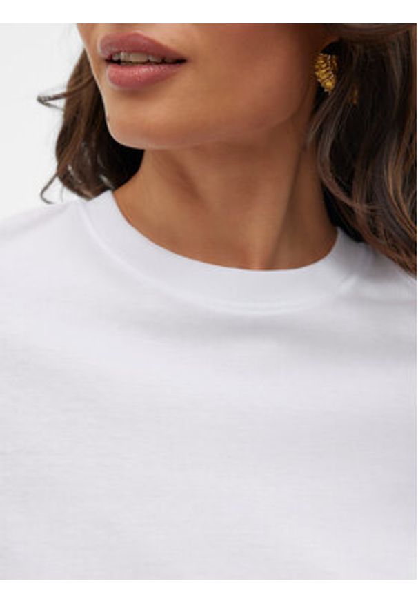 Vero Moda T-Shirt Paulina 10316991 Biały Regular Fit. Kolor: biały. Materiał: bawełna