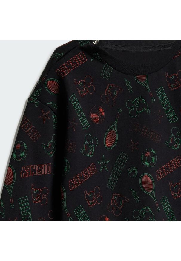 Adidas - Zestaw Disney Mickey Mouse Jogger Kids. Kolor: żółty, wielokolorowy, pomarańczowy, czarny. Wzór: motyw z bajki. Styl: młodzieżowy