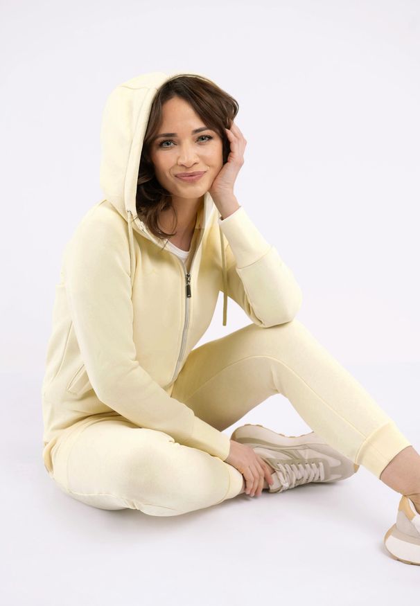 Volcano - Dresowe spodnie N-LARA. Materiał: dresówka. Wzór: napisy, kolorowy