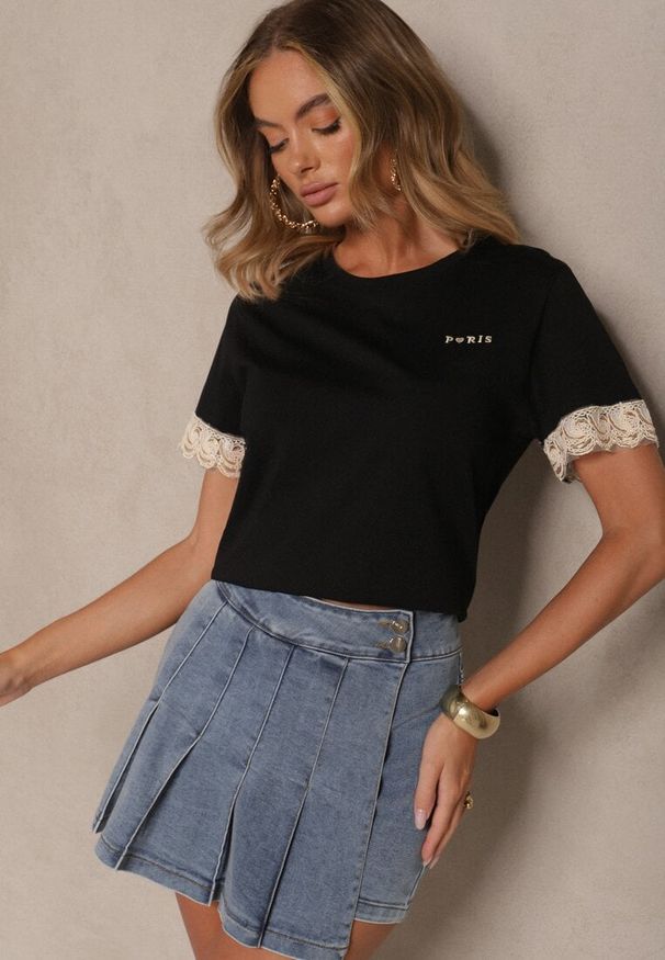 Renee - Czarny Bawełniany T-shirt z Koronkowymi Zdobieniami i Cekinami Drane. Okazja: na co dzień, na imprezę. Kolor: czarny. Materiał: bawełna, koronka. Wzór: aplikacja. Styl: elegancki, casual
