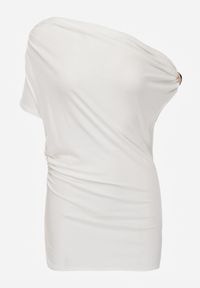 Born2be - Biała Asymetryczna Bluzka z Wiskozy z Metaliczną Ozdobą i Marszczeniem Orinlea. Okazja: na co dzień. Kolor: biały. Materiał: wiskoza. Długość: długie. Wzór: aplikacja. Styl: casual, elegancki #6