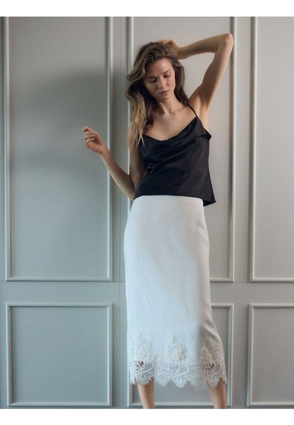 Reserved - Spódnica midi z lnem - złamana biel. Materiał: len