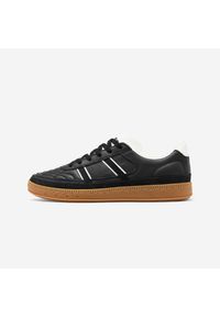 Decathlon - Sneakersy męskie Player 80. Okazja: na co dzień. Kolor: czarny, biały, wielokolorowy. Materiał: skóra, guma. Szerokość cholewki: normalna. Sport: tenis