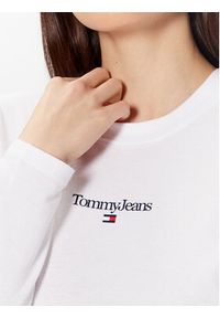 Tommy Jeans Bluzka Essential Logo DW0DW15443 Biały Cropped Fit. Kolor: biały. Materiał: bawełna #4