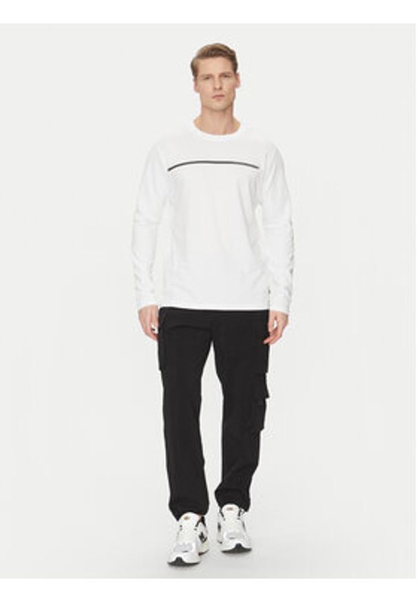 Jack & Jones Longsleeve Fusion 12273134 Biały Regular Fit. Kolor: biały. Materiał: bawełna, syntetyk. Długość rękawa: długi rękaw
