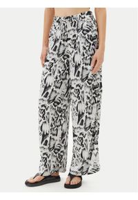 Volcom Spodnie materiałowe Alix B1212504 Biały Relaxed Fit. Kolor: biały. Materiał: syntetyk