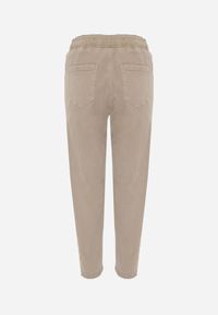 Born2be - Beżowe Bawełniane Jeansy Mom Fit z Wysokim Stanem i Wiązaniem w Talii Raeney. Okazja: na co dzień. Stan: podwyższony. Kolor: beżowy. Długość: krótkie. Styl: elegancki, casual #3