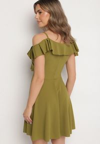 Born2be - Jasnozielona Sukienka Rozkloszowana na Ramiączkach z Falbankami Polauri. Okazja: na co dzień. Typ kołnierza: kołnierz z falbankami. Kolor: zielony. Długość rękawa: na ramiączkach. Styl: klasyczny, casual, elegancki #5
