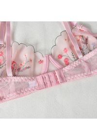Intica - Komplet bielizny z haftem dla eleganckiego wyglądu Liliana. Kolor: różowy. Materiał: materiał. Wzór: haft #6
