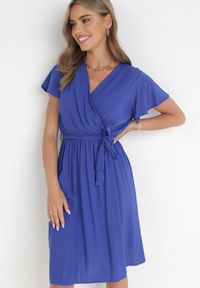Born2be - Granatowa Sukienka z Wiskozy i Wiązanym Paskiem Gariela. Kolor: niebieski. Materiał: wiskoza. Typ sukienki: kopertowe #1