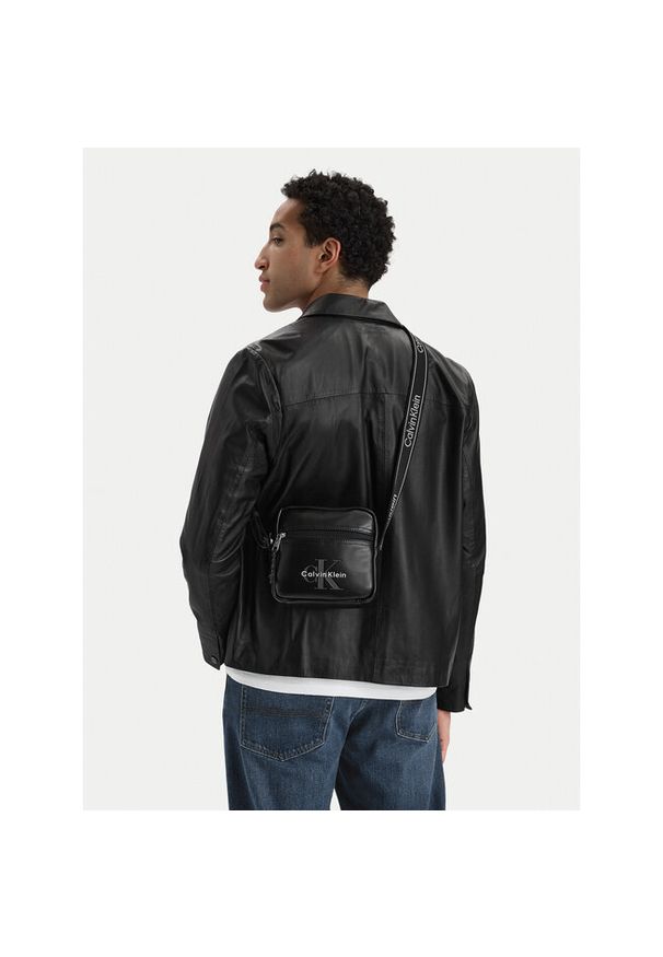 Saszetka Calvin Klein. Kolor: czarny