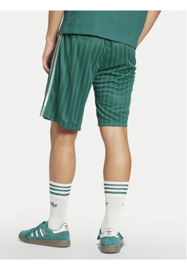 Adidas - adidas Szorty sportowe adicolor JP1031 Zielony Regular Fit. Kolor: zielony. Materiał: syntetyk. Styl: sportowy