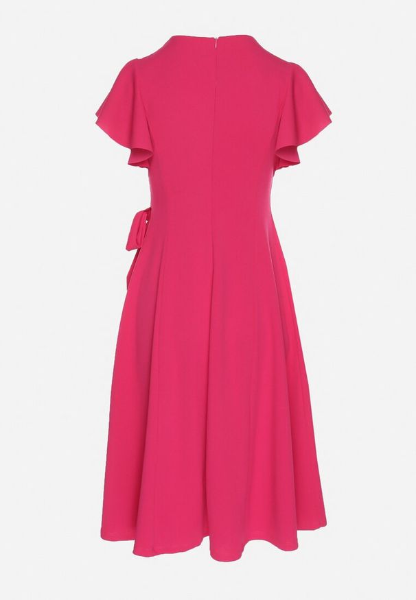 Born2be - Fuksjowa Rozkloszowana Sukienka Kopertowa z Wiązaniem w Talii Dannila. Kolor: różowy. Wzór: aplikacja. Typ sukienki: kopertowe