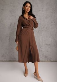 Renee - Brązowa Koszulowa Sukienka z Wiskozy z Asymetrycznym Drapowaniem i Guzikiem Hetasa. Okazja: na co dzień. Kolor: brązowy. Materiał: wiskoza. Długość rękawa: długi rękaw. Typ sukienki: asymetryczne, koszulowe. Styl: casual, elegancki #7