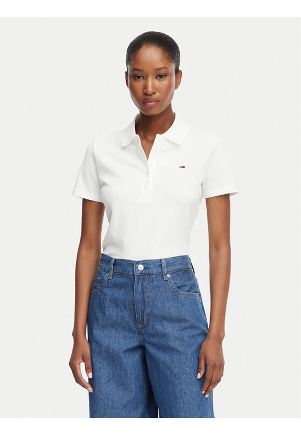 Tommy Jeans Polo DW0DW22820 Kremowy Regular Fit. Typ kołnierza: polo. Kolor: kremowy. Materiał: bawełna