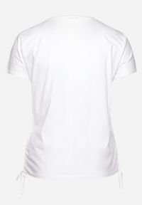 Born2be - Biały T-shirt z Bawełny Ozdobiony Cyrkoniami i Ściągaczami po Bokach Forena. Okazja: na co dzień. Kolor: biały. Materiał: bawełna. Wzór: aplikacja. Styl: casual #7