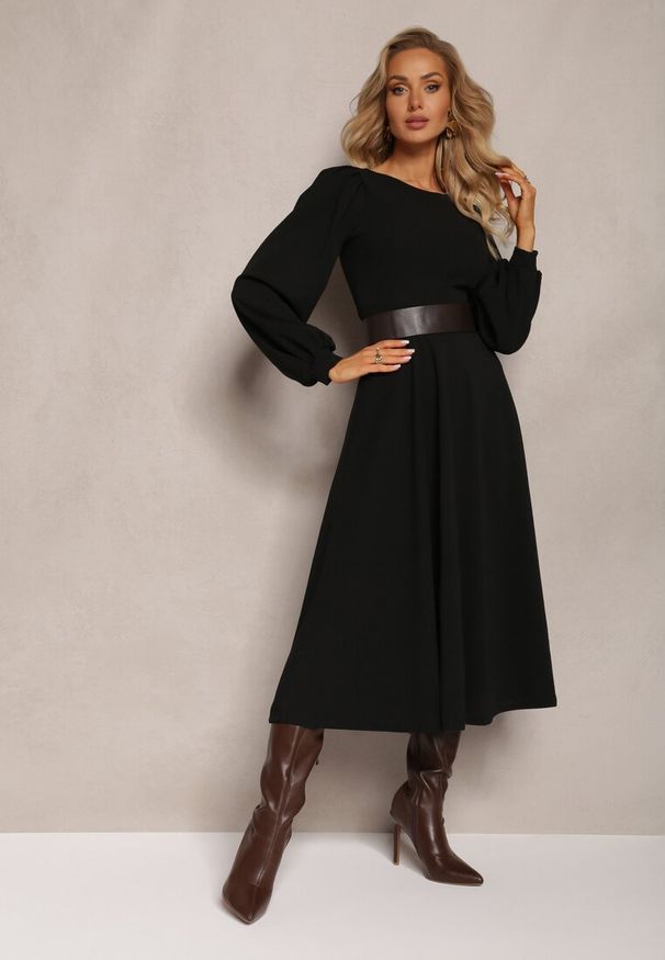 Renee - Czarna Sukienka Midi o Rozkloszowanym Fasonie z Bufiastymi Rękawami Amatya. Okazja: na co dzień, na spotkanie biznesowe. Kolor: czarny. Materiał: skóra. Typ sukienki: rozkloszowane, proste. Styl: biznesowy, casual, rockowy, elegancki. Długość: midi