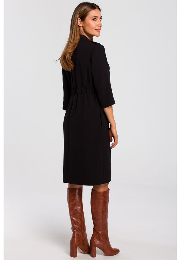 Stylove - Sukienka marynarka elegancka żakietowa asymetryczna midi czarna. Okazja: na spotkanie biznesowe, do pracy. Kolor: czarny. Typ sukienki: asymetryczne. Styl: elegancki. Długość: midi