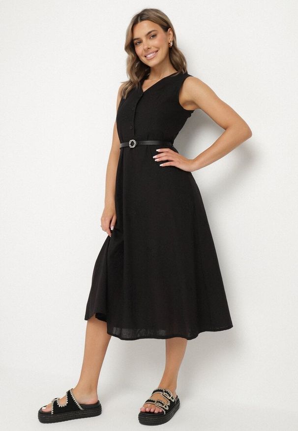 Born2be - Czarna Koszulowa Sukienka z Wiskozy z Bawełną Ozdobiona Paskiem Rivebia. Okazja: na co dzień. Kolor: czarny. Materiał: bawełna, wiskoza. Wzór: aplikacja. Typ sukienki: koszulowe. Styl: casual, elegancki