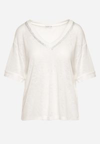 Born2be - Biały T-shirt Koszulka z Krótkim Rękawem z Brokatowym Akcentem przy Dekolcie Glarena. Okazja: na co dzień. Kolor: biały. Materiał: jeans. Długość rękawa: krótki rękaw. Długość: krótkie. Wzór: aplikacja. Styl: klasyczny, casual, elegancki #6