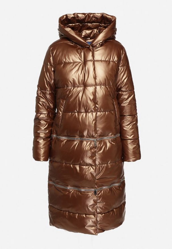 Born2be - Brązowa Kurtka z Kapturem i Szerokim Pikowaniem o Regulowanej Długości Ansanna. Okazja: na co dzień. Typ kołnierza: kaptur. Kolor: brązowy. Materiał: jeans. Styl: casual