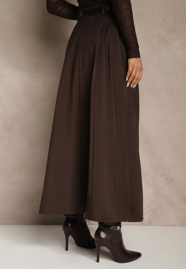 Renee - Brązowa Rozkloszowana Spódnica z Wiskozy z Dodatkowym Paskiem z Klamrą Lowedina. Kolor: brązowy. Materiał: wiskoza