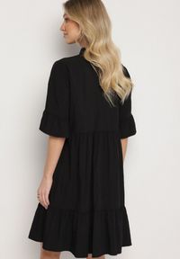 Born2be - Czarna Sukienka Rozkloszowana z Wiskozą Ozdobiona Falbanami Eviriane. Okazja: na co dzień. Typ kołnierza: dekolt w serek. Kolor: czarny. Materiał: wiskoza. Wzór: aplikacja. Typ sukienki: proste. Styl: casual #7