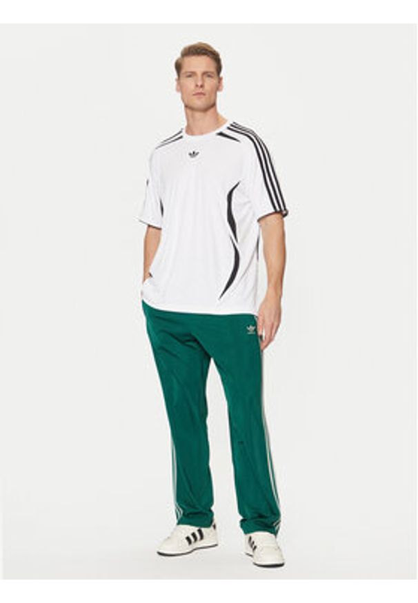 Adidas - adidas T-Shirt adicolor Teamgeist JP1113 Biały Loose Fit. Kolor: biały. Materiał: syntetyk