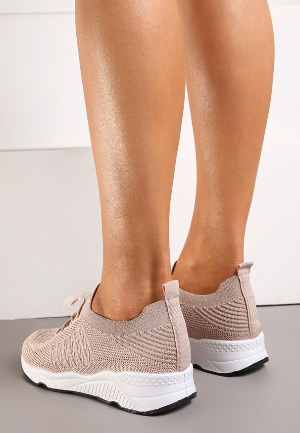 Born2be - Beżowe Buty Sportowe z Metaliczną Nitką i Gumką ze Stoperem Qiliara. Kolor: beżowy
