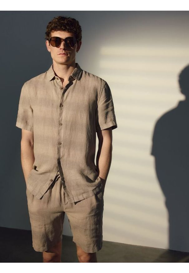 Reserved - Lniane szorty jogger - beżowy. Kolor: beżowy. Materiał: len