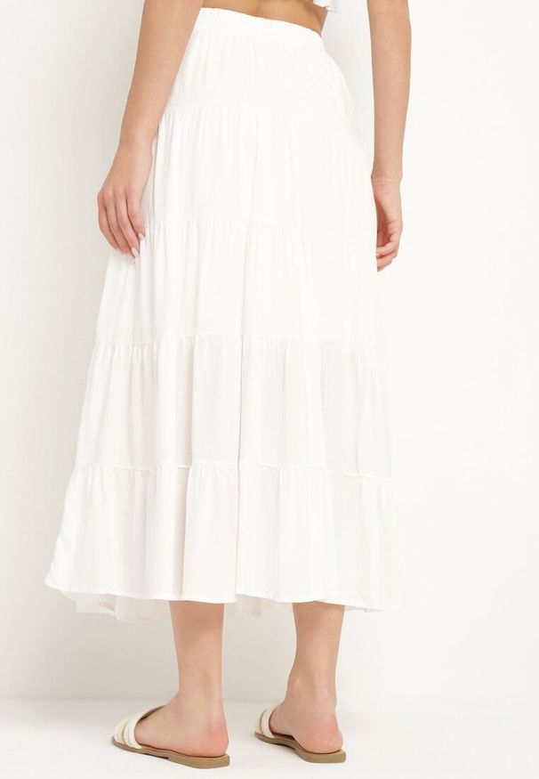 Born2be - Jasnobeżowa Rozkloszowana Spódnica z Wiskozy z Wysokim Stanem Gumką w Talii i Falbanami Koeviana. Okazja: na co dzień. Stan: podwyższony. Kolor: beżowy. Materiał: wiskoza. Styl: elegancki, casual