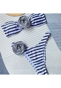 Intica - Bikini bez ramiączek z kwiatowym wzorem na lato Corella. Kolor: wielokolorowy. Materiał: tkanina, materiał. Wzór: kwiaty #1