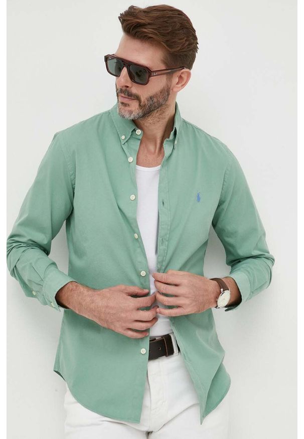 Polo Ralph Lauren koszula bawełniana męska kolor zielony slim z kołnierzykiem button-down. Okazja: na co dzień. Typ kołnierza: button down, polo. Kolor: zielony. Materiał: bawełna. Wzór: aplikacja. Styl: casual