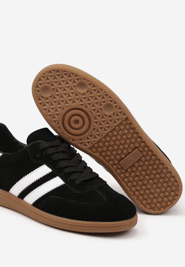 Renee - Czarne Sneakersy Tenisówki Skórzane z Paskami Alinira. Okazja: na co dzień. Nosek buta: okrągły. Zapięcie: pasek. Kolor: czarny. Materiał: skóra. Wzór: aplikacja. Obcas: na obcasie. Wysokość obcasa: niski