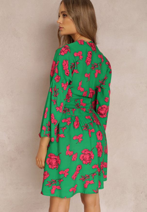 Renee - Zielona Sukienka Thaleira. Typ kołnierza: dekolt w kształcie V. Kolor: zielony. Sezon: lato. Typ sukienki: kopertowe. Długość: mini