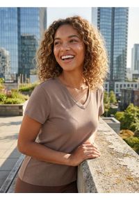 Sinsay - Bawełniana koszulka z dekoltem V - beżowy. Kolor: beżowy. Materiał: bawełna #1