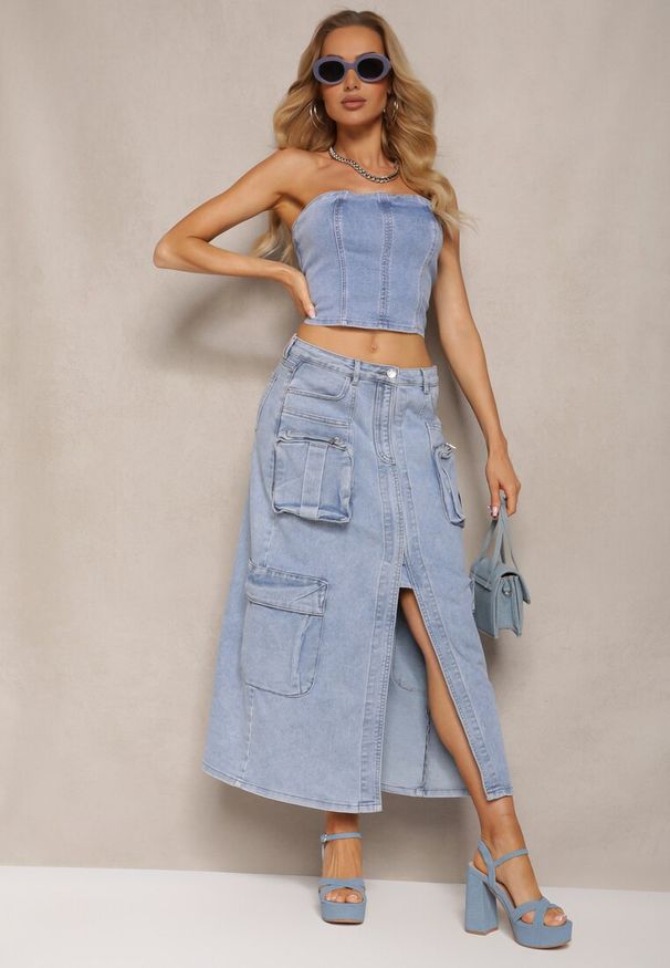 Renee - Niebieska Jeansowa Spódnica Regular Waist z Kieszeniami z Napami i Rozcięciem Alicella. Kolor: niebieski. Materiał: jeans. Styl: klasyczny, elegancki