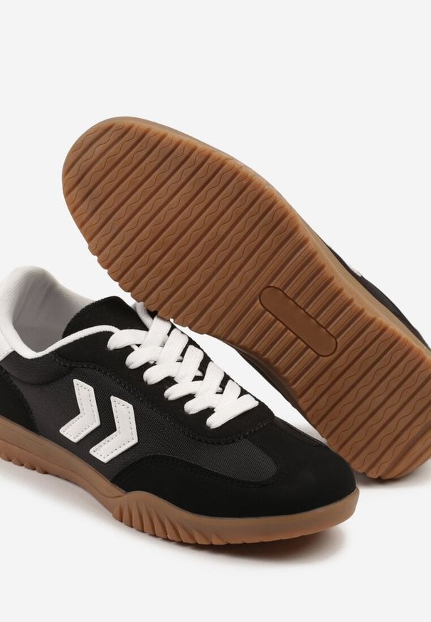 Born2be - Czarne Sneakersy w Stylu Klasycznych Tenisówek z Ozdobnymi Przeszyciami Napilia. Okazja: na spotkanie biznesowe. Kolor: czarny. Materiał: jeans, skóra