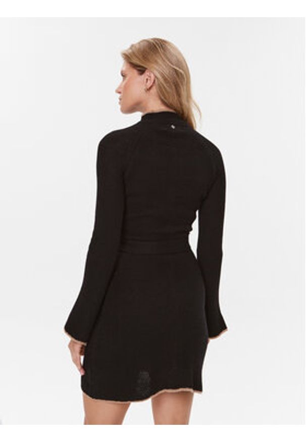 Guess Sukienka codzienna W3BK46 Z2WX0 Czarny Regular Fit. Okazja: na co dzień. Kolor: czarny. Materiał: syntetyk. Typ sukienki: proste. Styl: casual