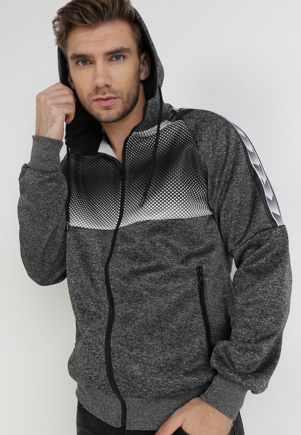Born2be - Ciemnoszara Bluza Aikyle. Kolor: szary. Materiał: polar. Wzór: aplikacja. Styl: sportowy