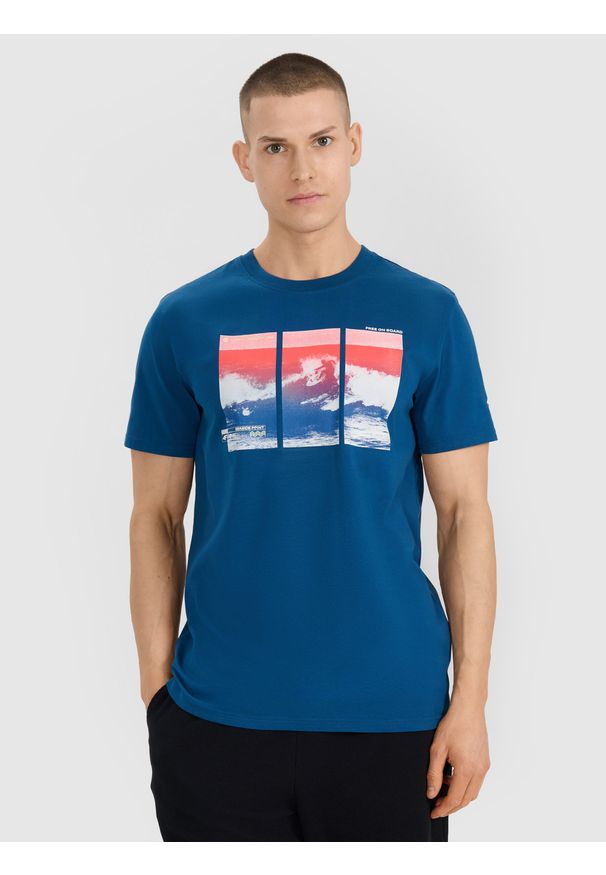 4f - 4F T-shirt regular z nadrukiem męski - turkusowy S. Okazja: na co dzień. Kolor: turkusowy. Materiał: jersey, bawełna, materiał. Długość rękawa: krótki rękaw. Długość: krótkie. Wzór: nadruk. Styl: casual, klasyczny, sportowy