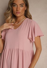 Renee - Różowa Rozkloszowana Sukienka z Wiskozą w Casualowym Stylu Filarenna. Okazja: na co dzień. Typ kołnierza: dekolt w serek. Kolor: różowy. Materiał: wiskoza. Długość rękawa: krótki rękaw. Styl: klasyczny, elegancki, casual #3