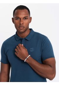 Ombre Clothing - Komplet męskich bawełnianych t-shirtów polo BASIC – biały/bordowy/ciemnoniebieski V4 - Rozmiar: S. Typ kołnierza: polo. Kolor: czerwony. Materiał: bawełna. Wzór: haft. Styl: klasyczny, sportowy