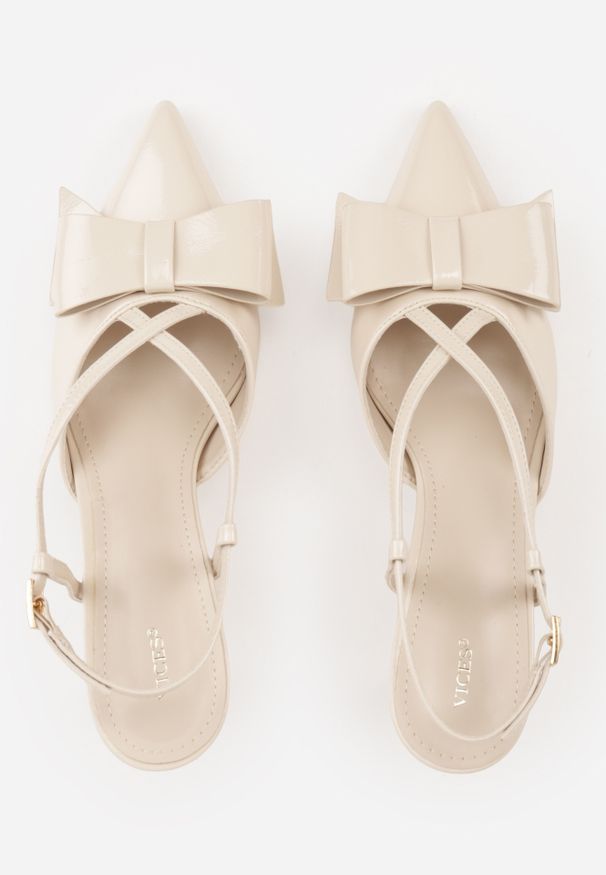 Renee - Beżowe Szpilki VICES z Aplikacją w Kształcie Kokardy Evithe. Kolor: beżowy. Wzór: aplikacja. Obcas: na szpilce. Styl: elegancki. Wysokość obcasa: średni