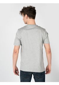 Diesel T-Shirt "T-Just" | A11184-RGRAI-5JE | Mężczyzna | Szary. Okazja: na co dzień. Kolor: szary. Materiał: bawełna. Wzór: nadruk. Styl: casual, klasyczny, elegancki