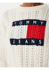 Tommy Jeans Sweter Intarsia Flag Badge DW0DW22317 Kremowy Regular Fit. Kolor: kremowy. Materiał: bawełna #3