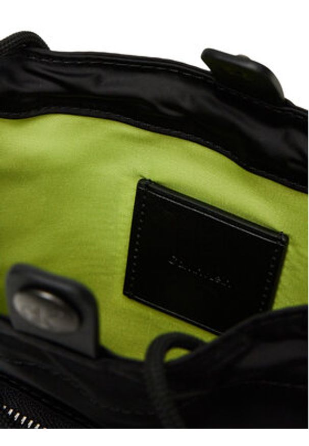 Calvin Klein Saszetka Tech Utility Small Cb LV04G1079G Czarny. Kolor: czarny. Materiał: materiał